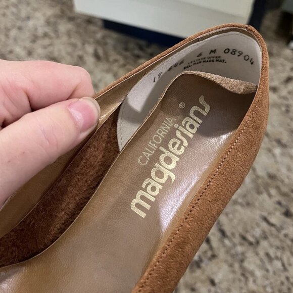 Vintage California Magdesians Tan Suede Peep Toe Heels Bow Size 6M Brown Shoe - Picture 6 of 11